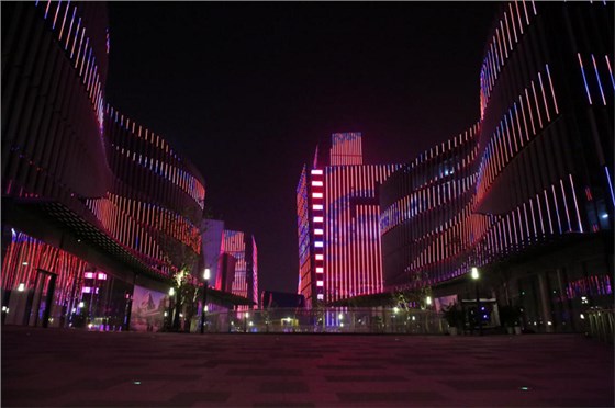 國(guó)際傳媒港燈光首秀