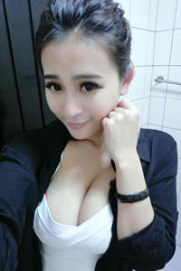 抽插乳房前台秘书