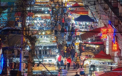 地攤經(jīng)濟與燈光經(jīng)濟相輔相成