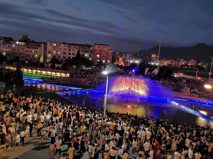 當(dāng)水景碰上照明，美得一塌糊涂！03