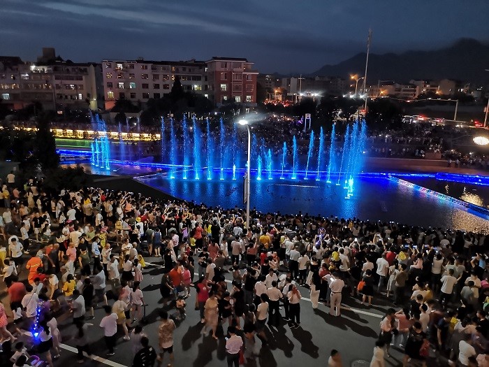 當(dāng)水景碰上照明，美得一塌糊涂！02