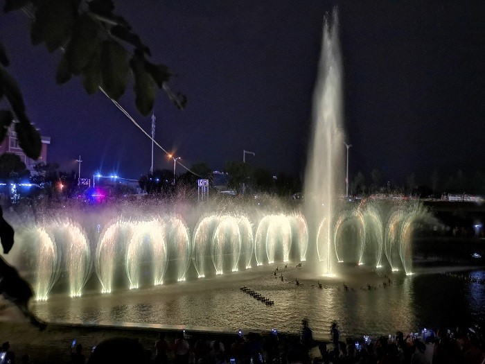 當(dāng)水景碰上照明，美得一塌糊涂！01