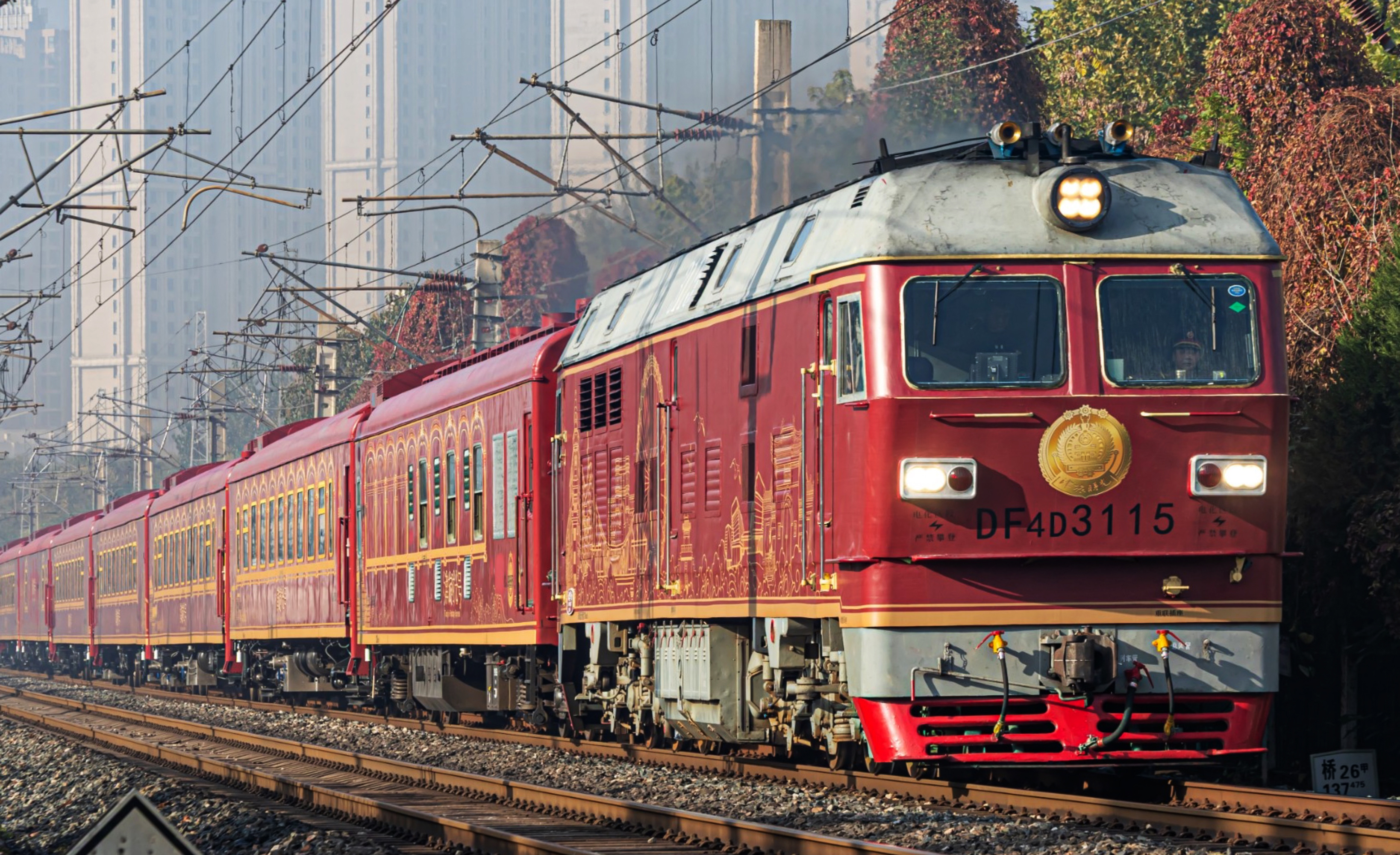 軌道上的沉浸式藝術空間！津旅時光號天幕這樣點亮